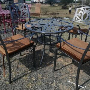 Powder coated dining set with arms - Image 3