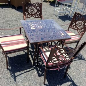 Powder coated dining set with arms