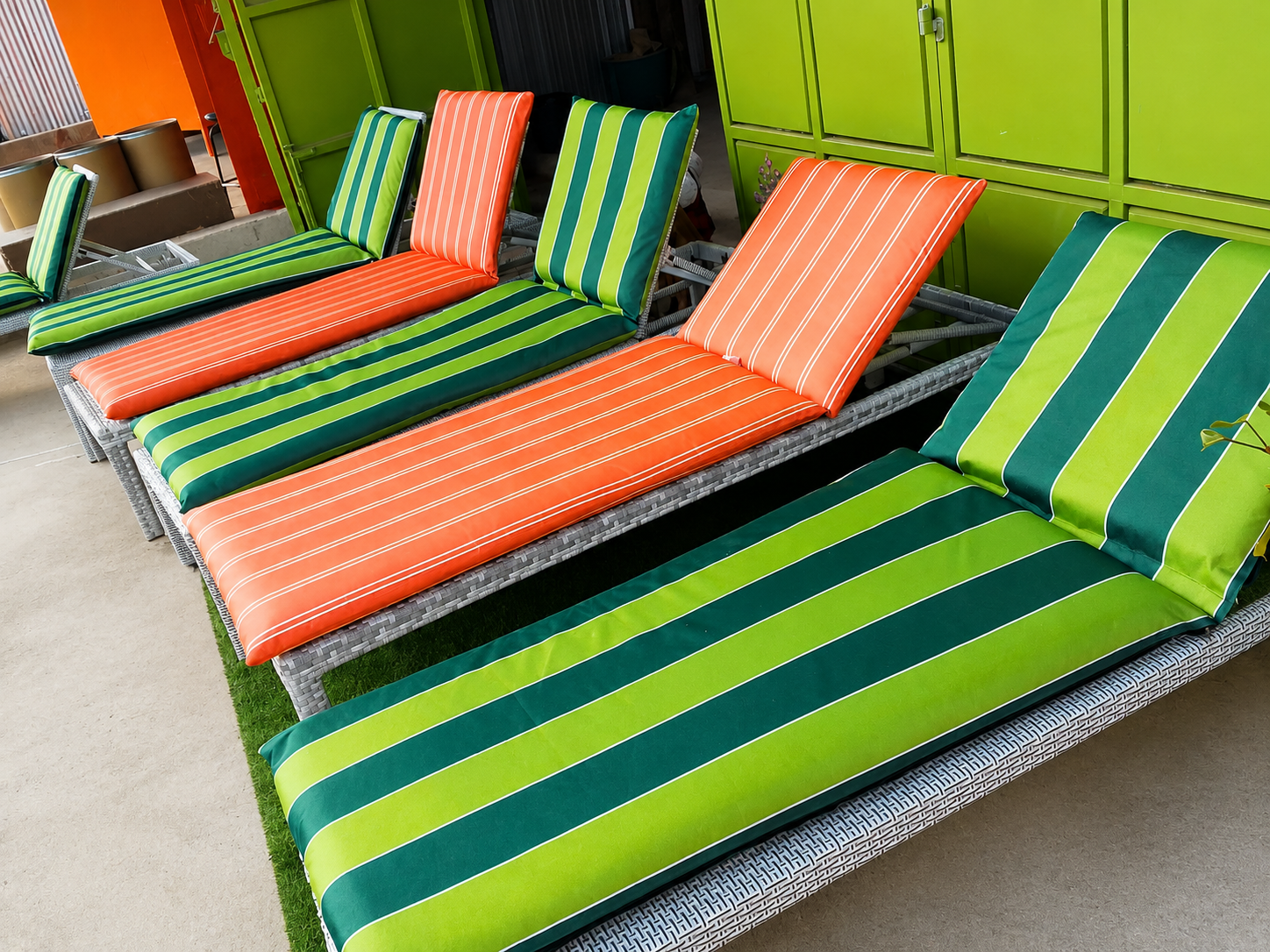 Poolside Beds - Image 3